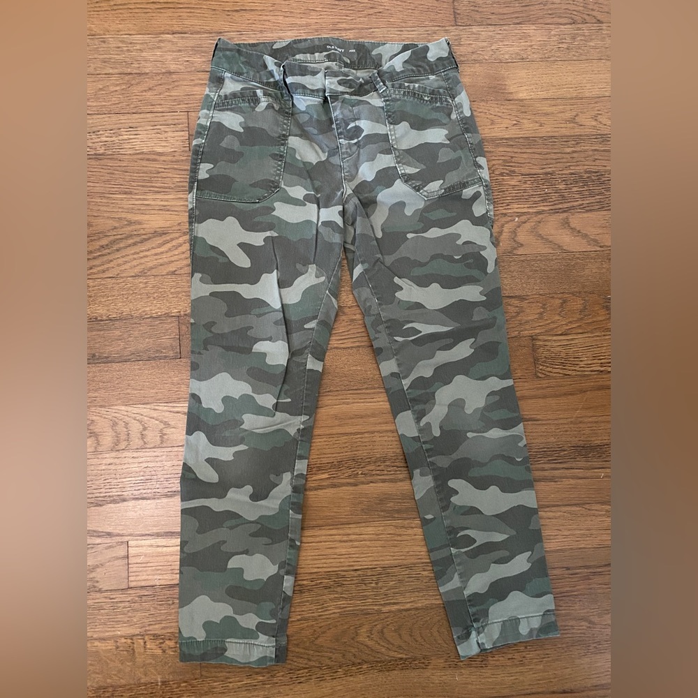 Old Navy Women’s Pixie Camo Pants in Size 2 Petite